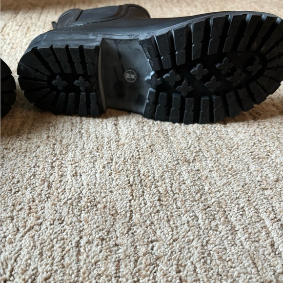 Like new Lucky Brand Chelsea boots - sz9 - Picture 8 of 8